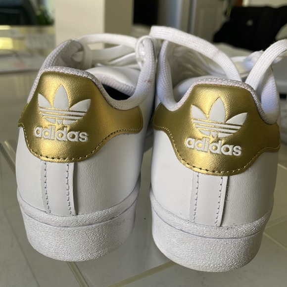 Classic Shell Toe Adidas - Picture 2 of 4